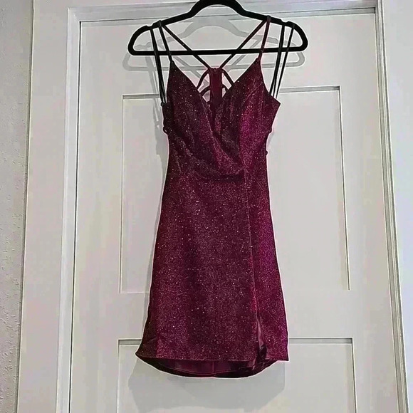 B. Darlin NWT Glitter Cage back side slit Bodycon Dress Plum/ Fuchsia Homecoming - Picture 4 of 5
